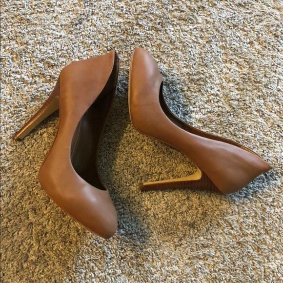 BCBG caramel heels *never worn - Picture 1 of 3